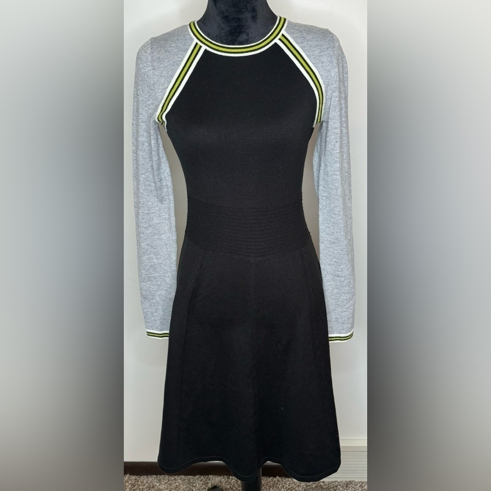 Vince Camuto Women’s Fit & Flare Long Sleeve Sweater Dress Size XS